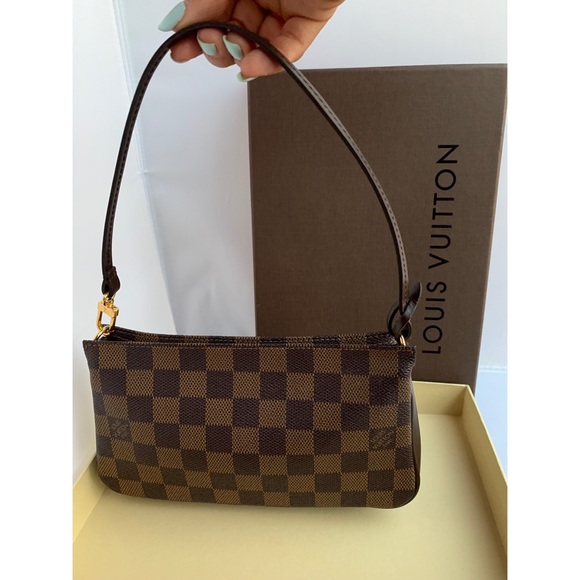 louis vuitton pochette navona